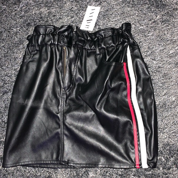 Leather mini skirt - Picture 2 of 4
